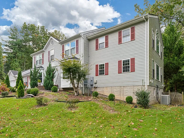 8403 Silverdale Ct — Photo 2