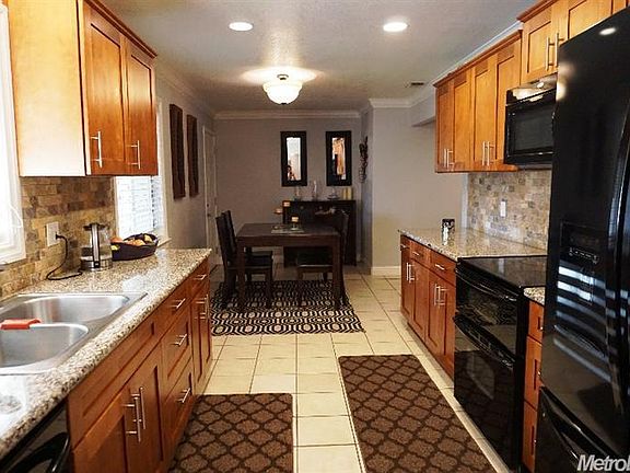 3rd image of 2651 Ellenbrook Dr