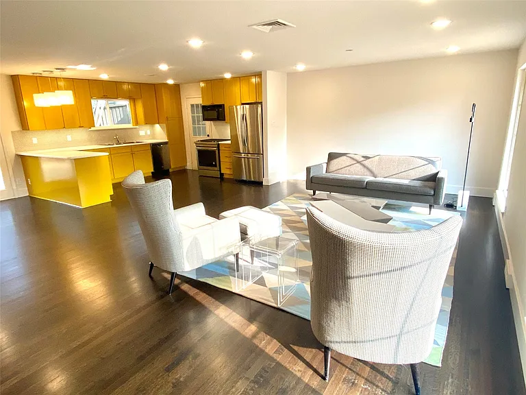 10343 Marsh Ln — Photo 6