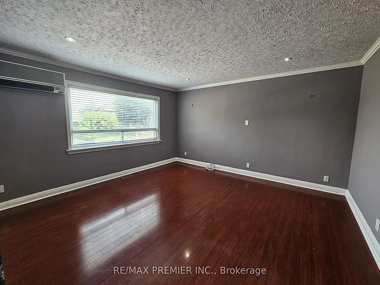 147 Calvington Dr #MAIN FLOOR — Photo 4