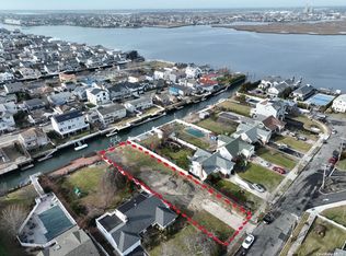 297 Blackheath Rd, Long Beach, NY 11561