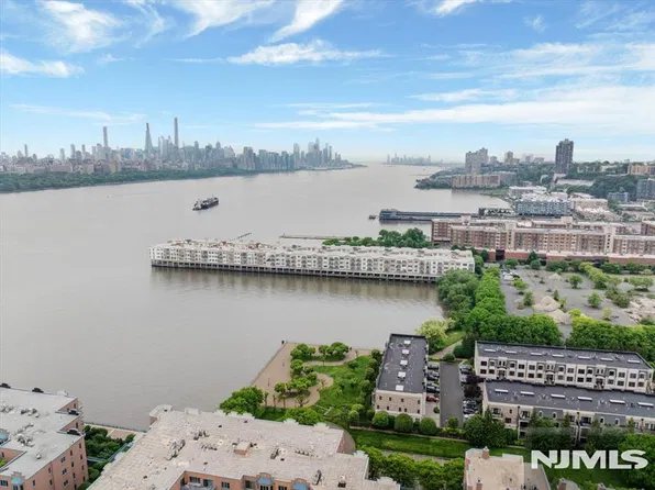 214 The Promenade #214, Edgewater, NJ 07020