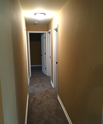 5th image of 18 Wyndham Dr