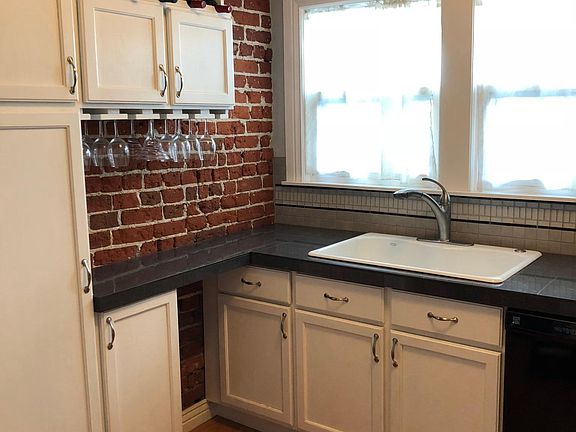 Brick walls in the kitchen!