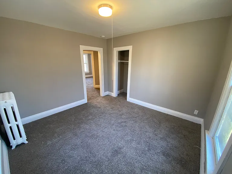 200 E 3rd St #UPSTAIRS — Photo 3