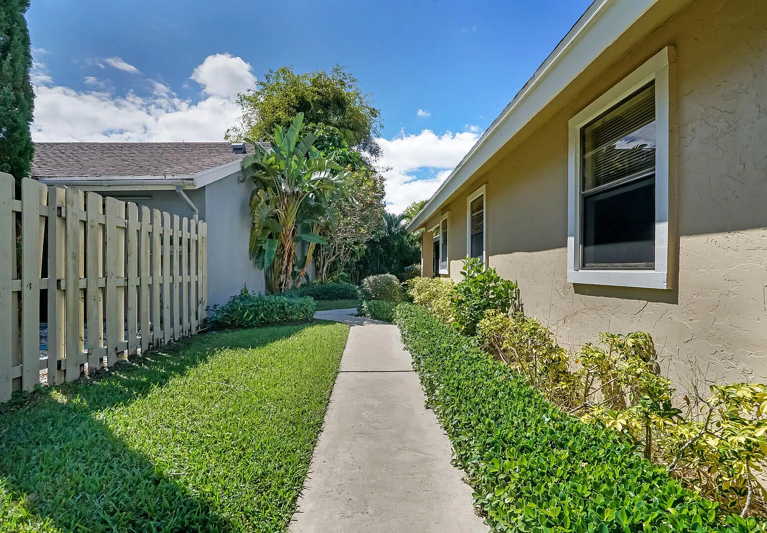 3 bed, 2.0 bath, 1603 sqft, $3,200 — Photo 4