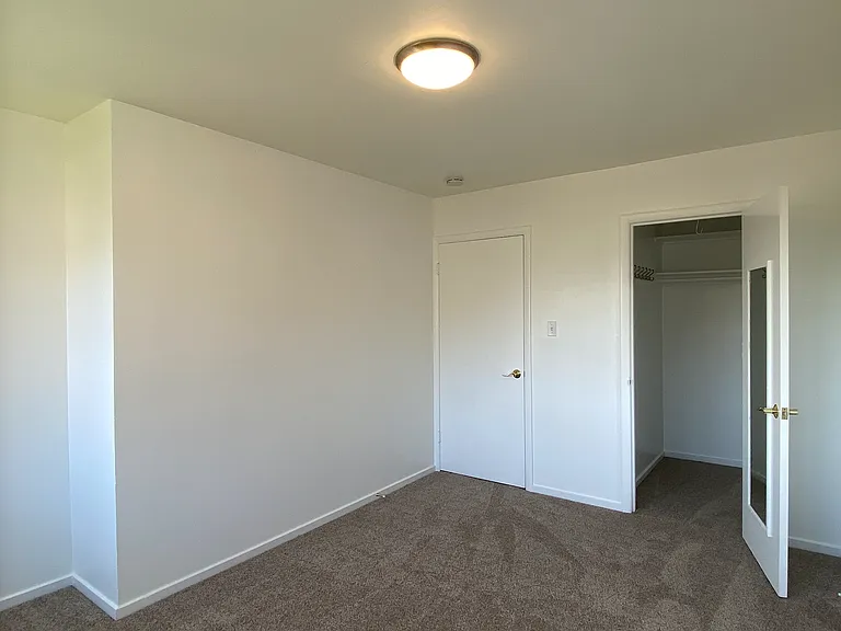1br/1ba Charmer! Bay Views And Parking! Laundry On-Site! Balcony! Progressive — Photo 18