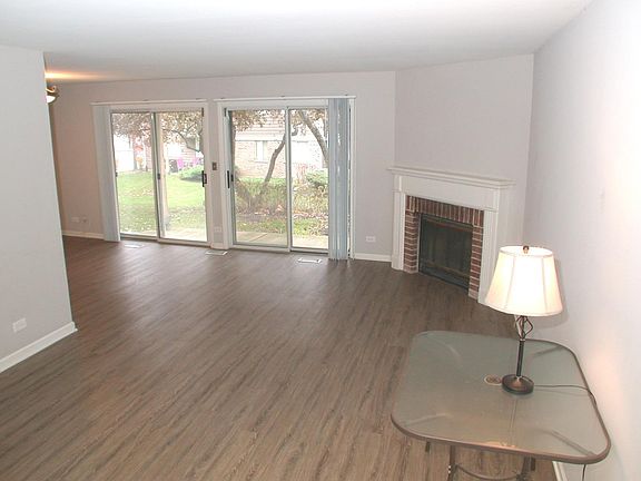 3rd image of 607 Berkley Ct Unit V1