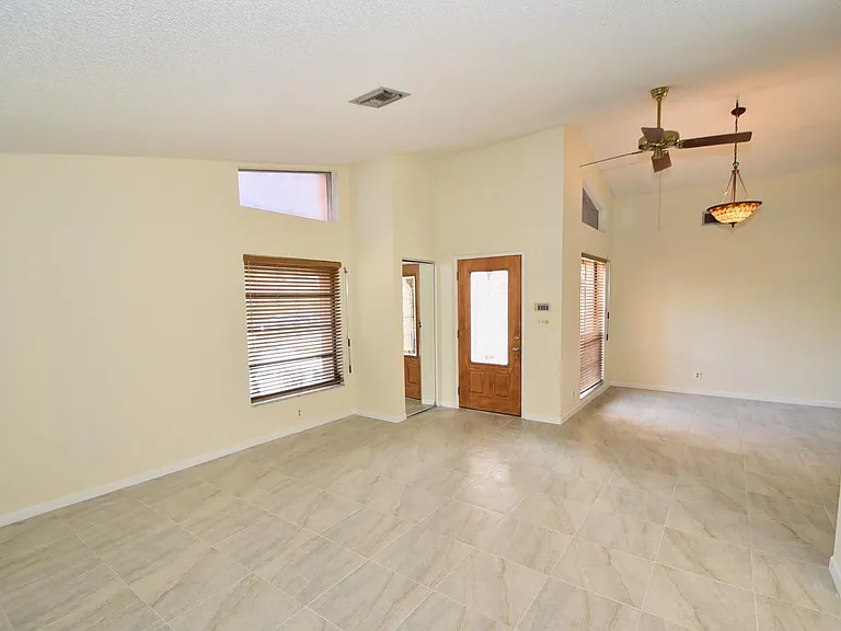 21518 Summertrace Cir — Photo 2