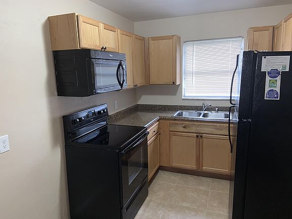 5th image of 4693 Gardenette St