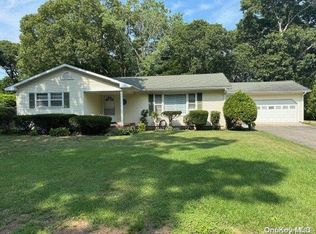 1472 Roanoke Ave, Riverhead, NY 11901