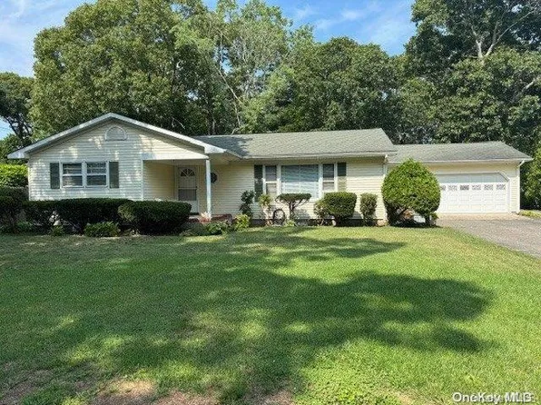 1472 Roanoke Avenue, Riverhead, NY 11901