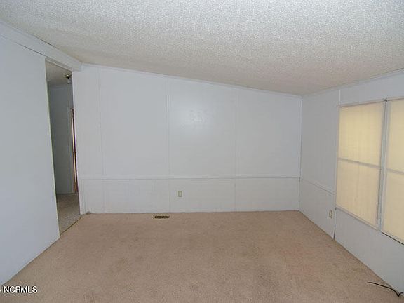 3rd image of 142 Dealers Ln