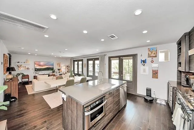 1410 Hyde Park Blvd #203 — Photo 42