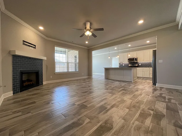 421 Linda Ln — Photo 8