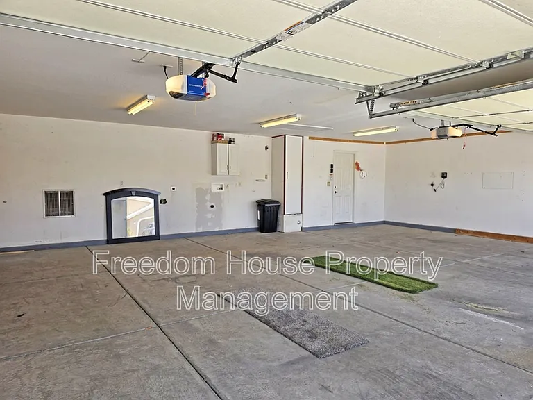 111 Mondale Ct — Photo 50