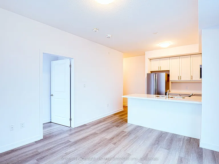460 Dundas St E #1102 — Photo 23