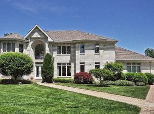 4070 Greenacre Dr, Northbrook, IL 60062