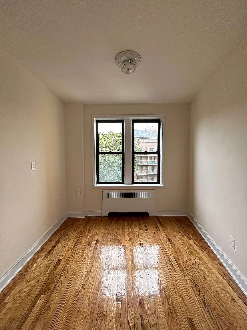 83-10 Lefferts Boulevard — Photo 4