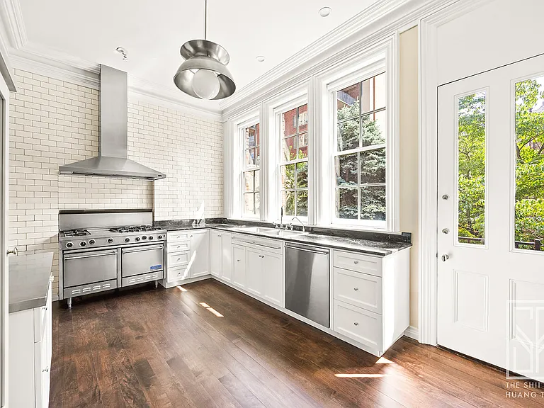 548 State St #PARLOR — Photo 11