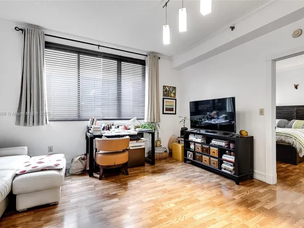 540 Brickell Key Dr APT 210, Miami, FL 33131