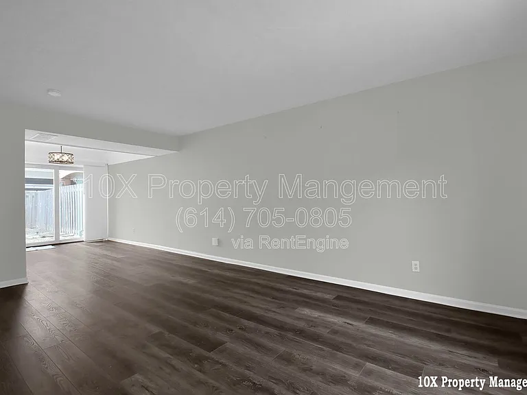 911 Manor Ln #C — Photo 7
