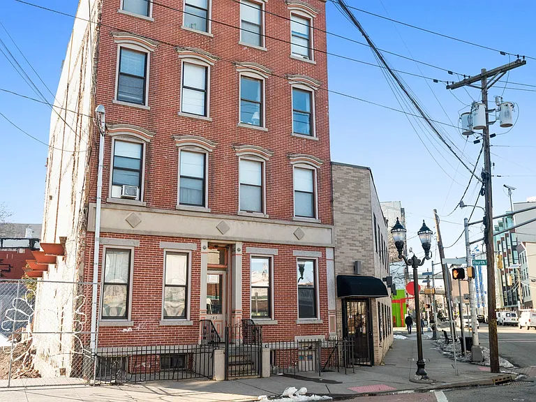 145 Brunswick St #1R — Photo 18