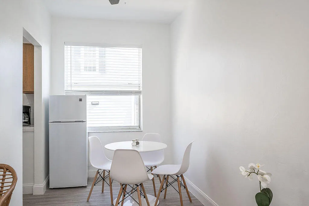 1 bed, 1.0 bath, $2,500 — Photo 2