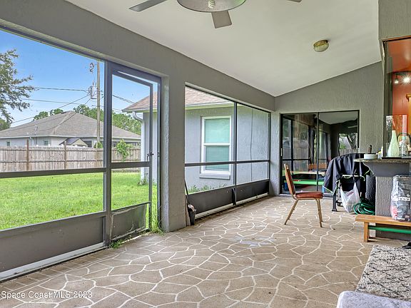 3rd image of 1319 Whaling Ave SE