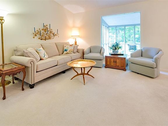 5th image of 30 Knighton Dr