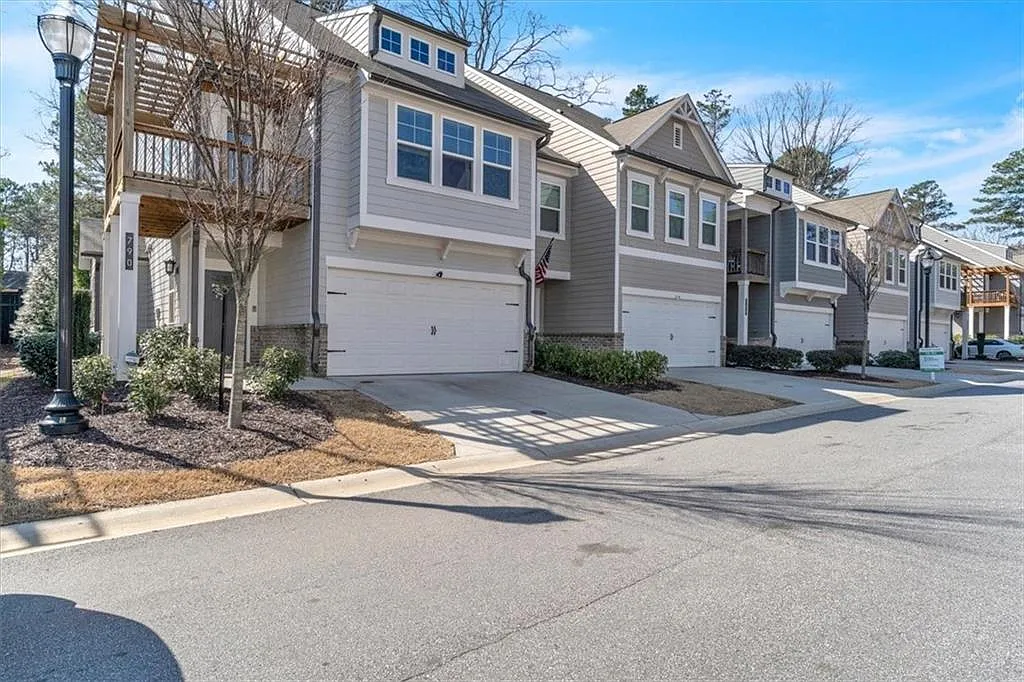 790 Belrose Dr photo 1