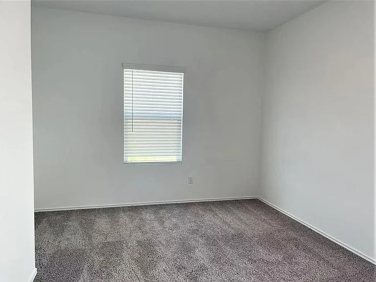 1424 Linwood St — Photo 17