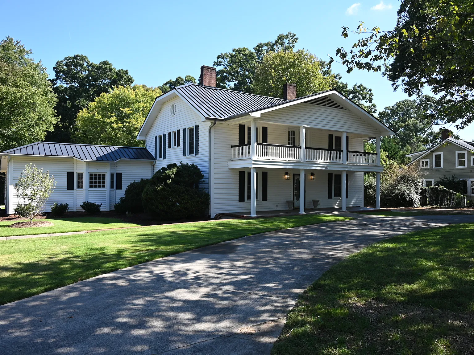 5 bed, 3.5 bath, 4450 sqft, $4,400 — Photo 2