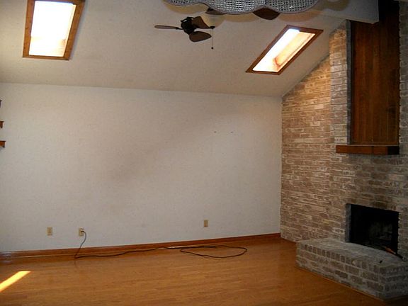 living area with skylights