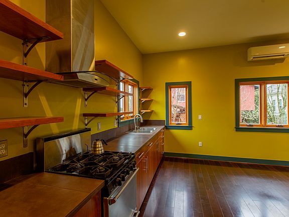 5th image of 6246 NE 13th Ave #B