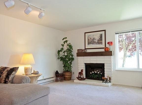 3rd image of 15164 Yosemite Way