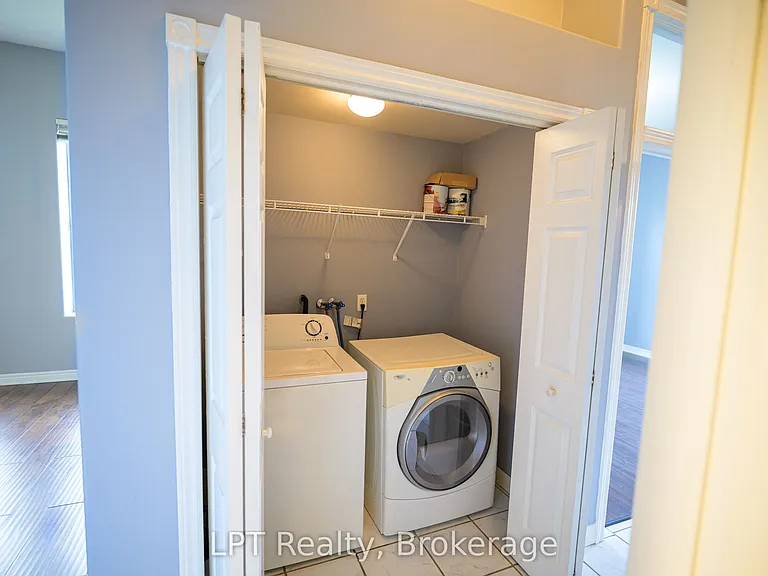 317 Queen St #304 — Photo 18