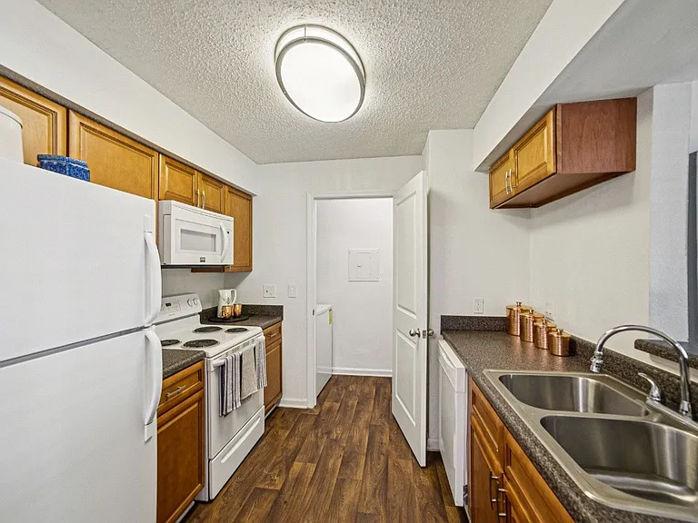 Willow Ridge Apartments — Photo 18