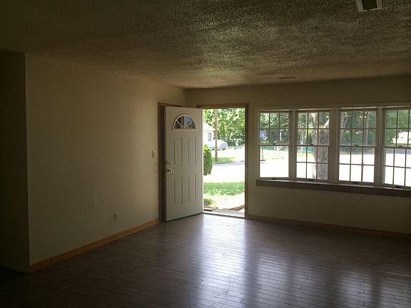 5th image of 8 Morton Ct