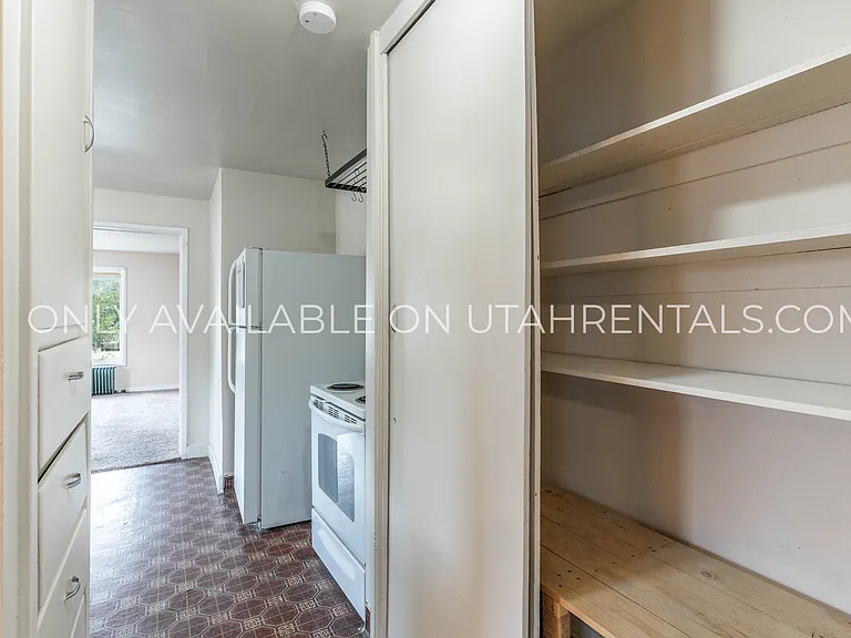 Daley Apartments — Photo 18