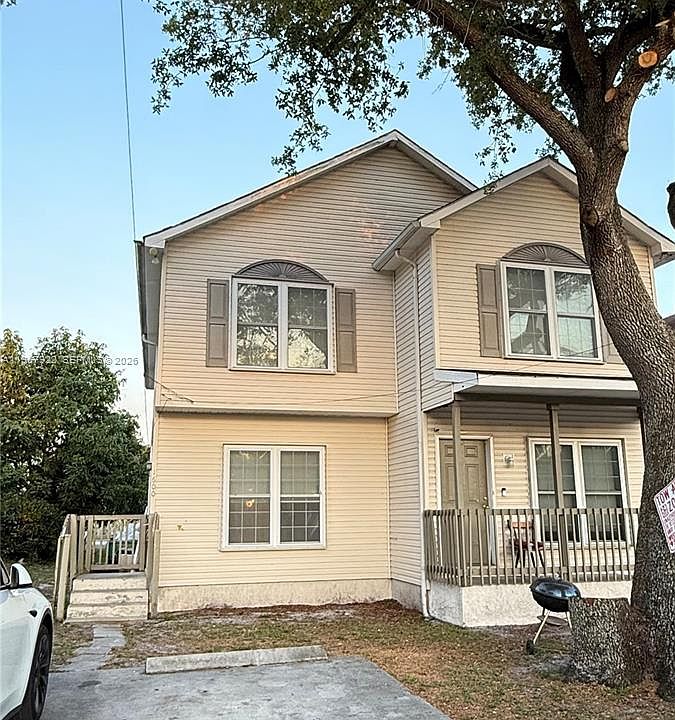 1st image of 1600 SW 44th Ave