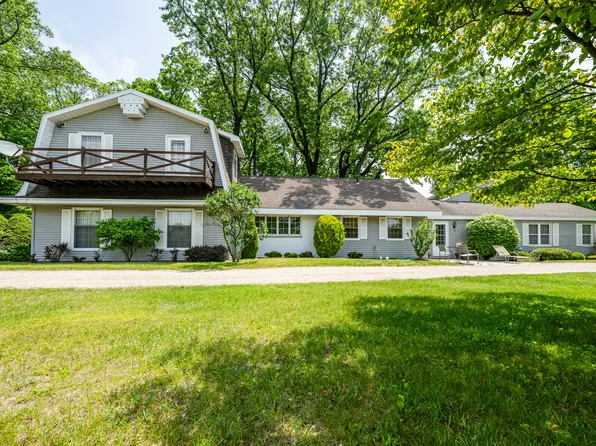 2900 Boyer Rd, Coloma, MI 49038