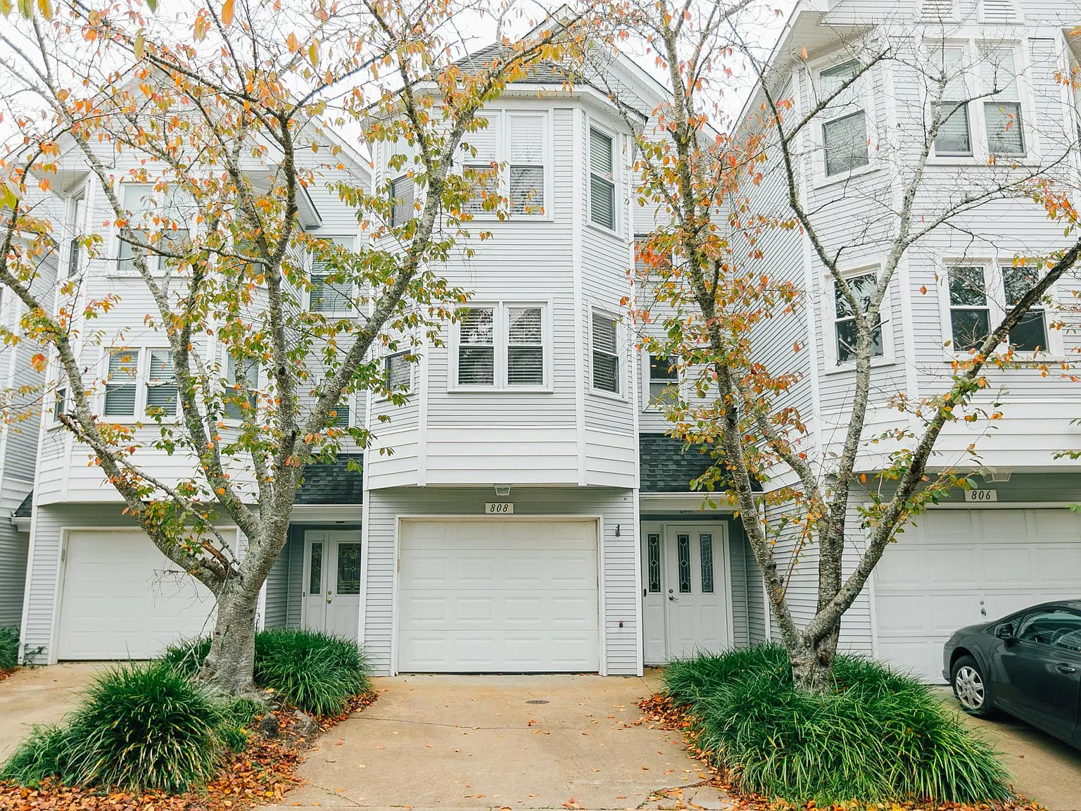 3 bed, 3.5 bath, 1911 sqft, $2,875 — Photo 2