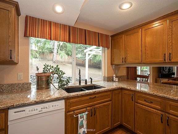 4th image of 3108 32nd Avenue Ct SE