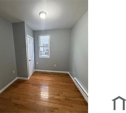 4th image of 25 Maple Ave