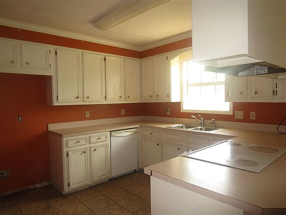 3rd image of 131 Dogwood Trl