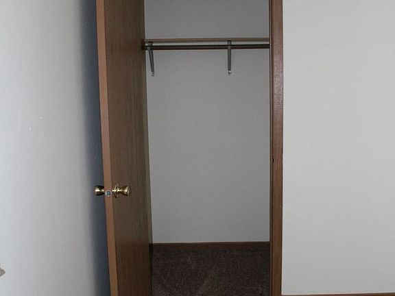 5th image of 203 Bowman Ln APT 1-10