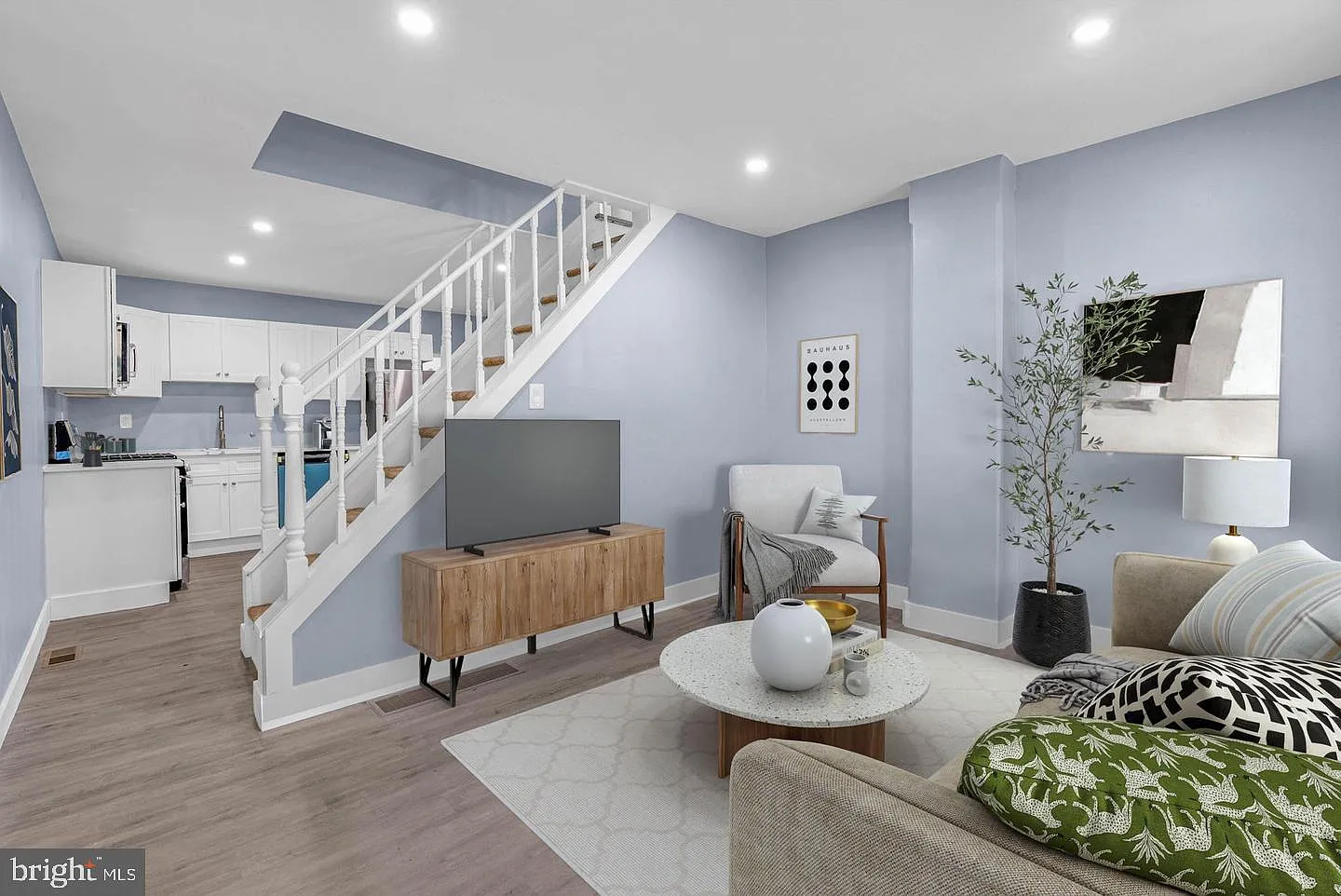 4 bed, 2.0 bath, 1313 sqft, $2,400 — Photo 3