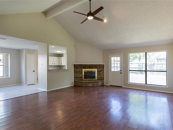4th image of 806 Clement Dr