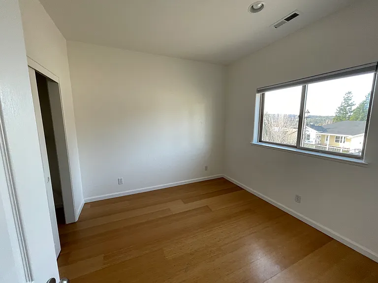 272 California Dr — Photo 18